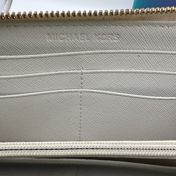 Michael Kors Jet Set  Zip-Around Wallet in Optic White EUC - Picture 4 of 6